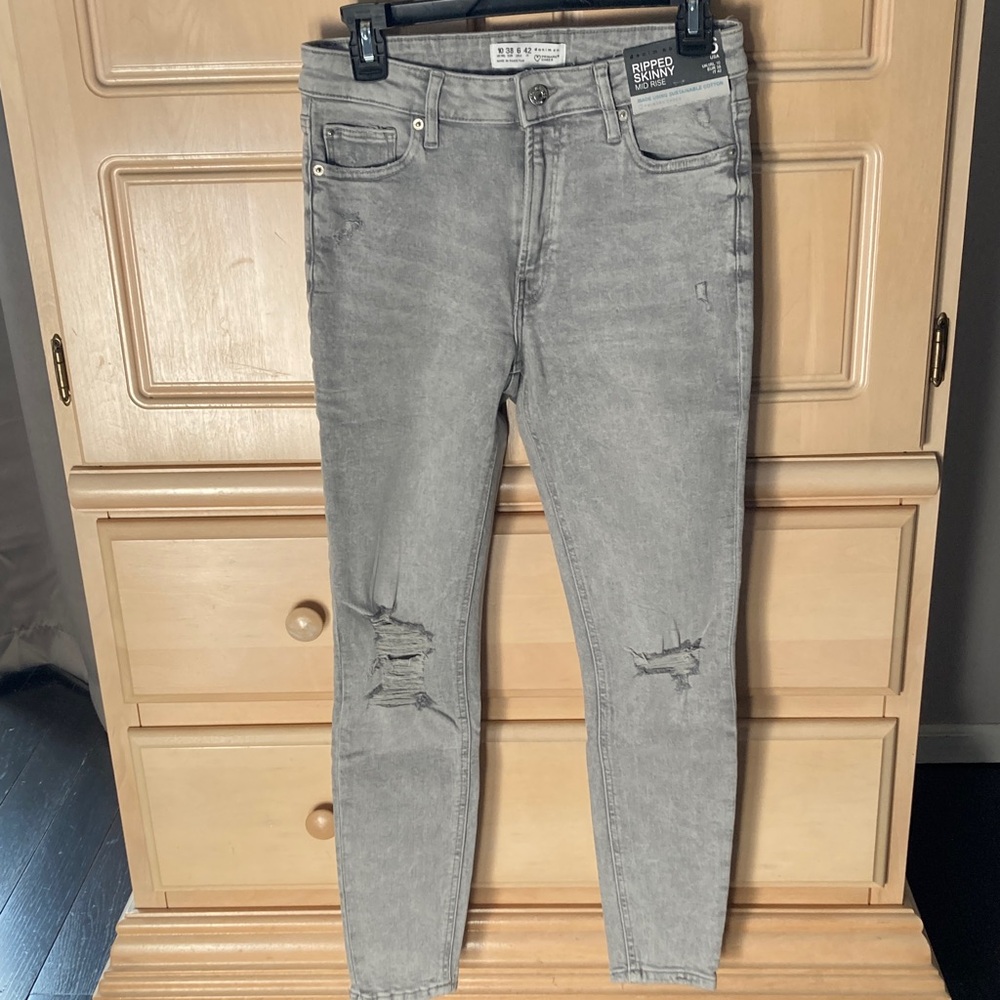 Women mid rise skinny distressed Primark jeans new with tag size 6